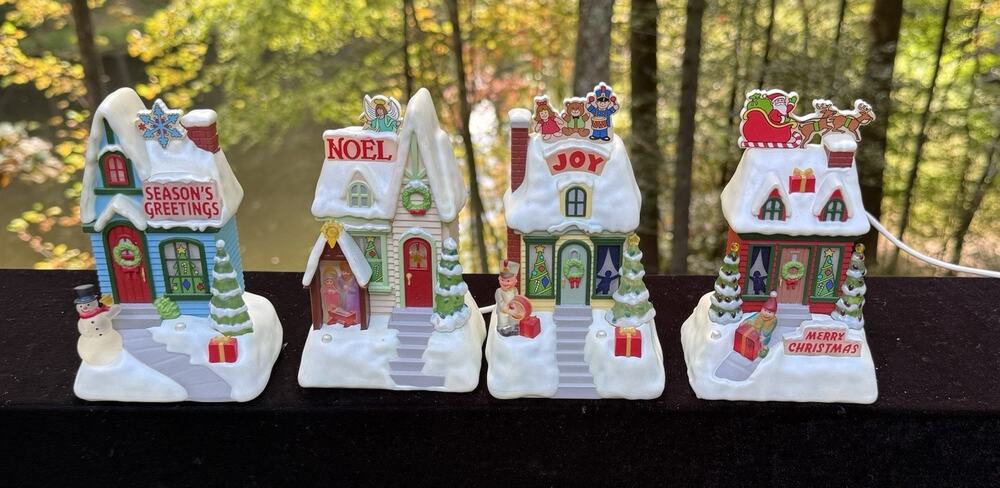 Set of 4 HALLMARK Caroling Cottages Christmas Synchronized Music & Lights Tested